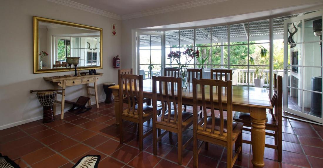 South Villa Guesthouse&Garden Книсна Екстериор снимка