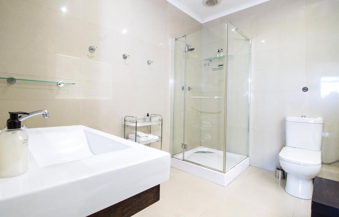 South Villa Guesthouse&Garden Книсна Екстериор снимка