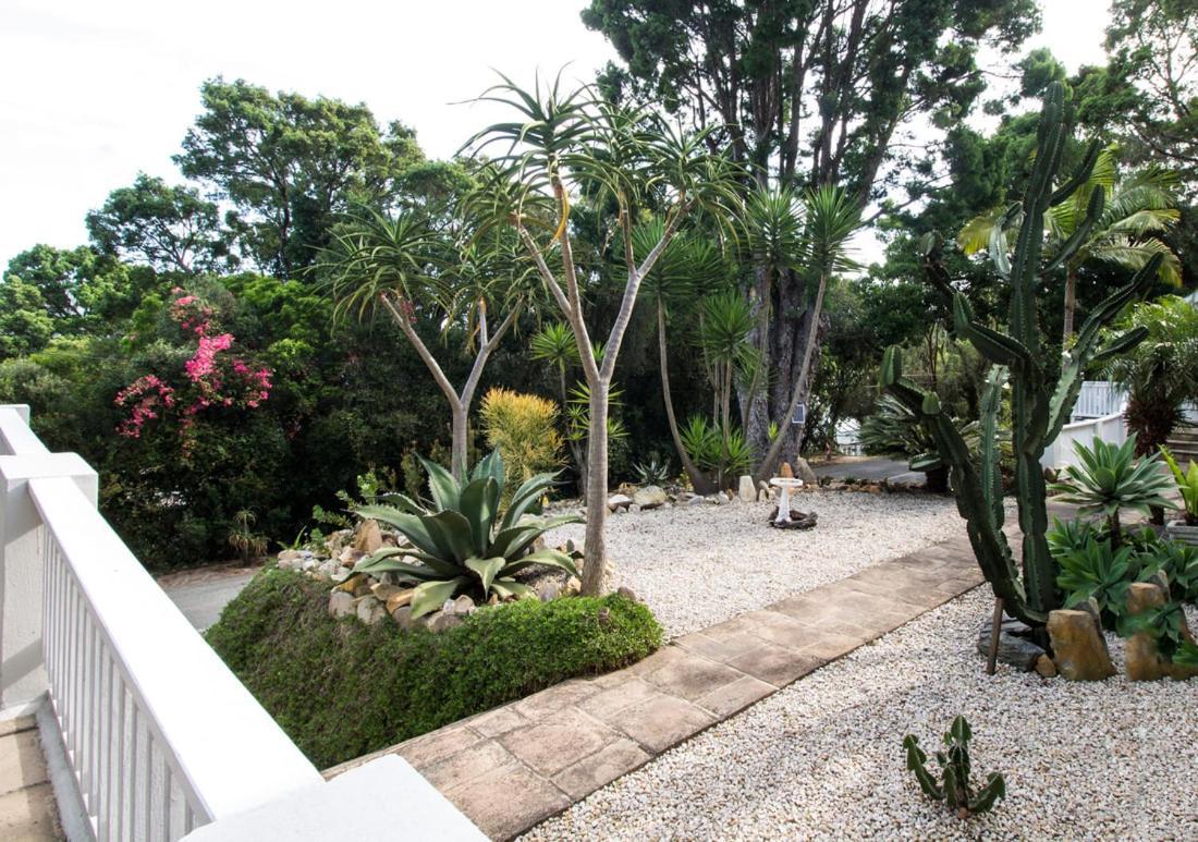 South Villa Guesthouse&Garden Книсна Екстериор снимка