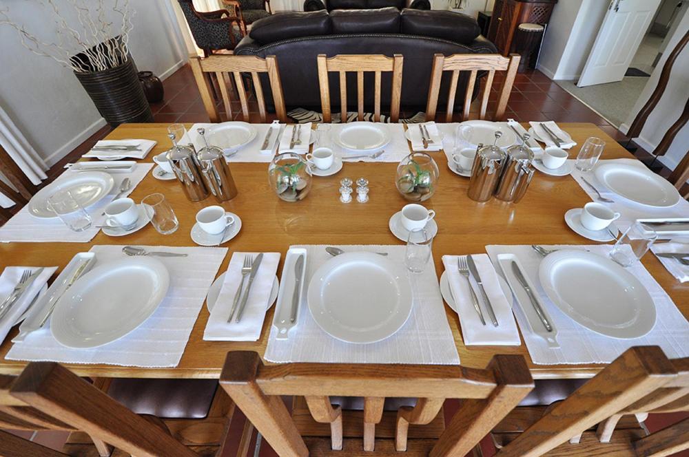 South Villa Guesthouse&Garden Книсна Екстериор снимка