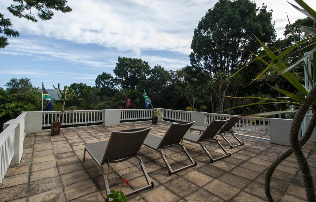 South Villa Guesthouse&Garden Книсна Екстериор снимка