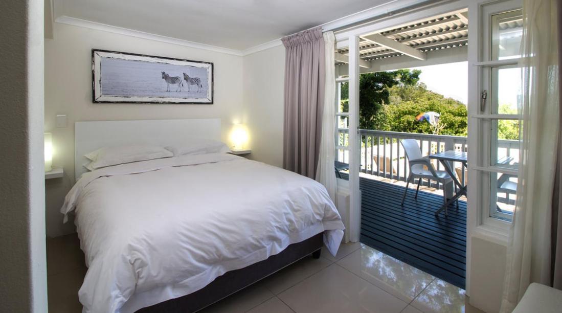South Villa Guesthouse&Garden Книсна Екстериор снимка