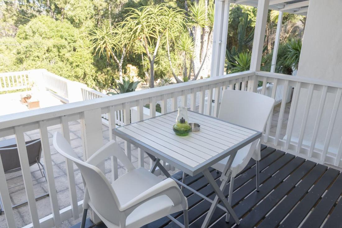South Villa Guesthouse&Garden Книсна Екстериор снимка