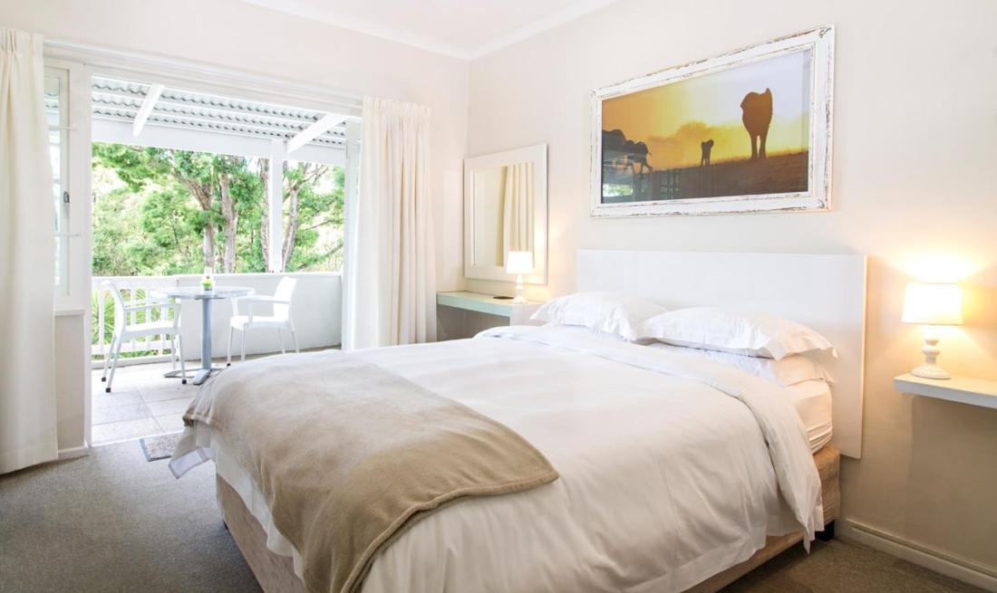 South Villa Guesthouse&Garden Книсна Екстериор снимка