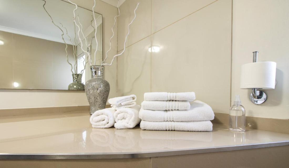 South Villa Guesthouse&Garden Книсна Екстериор снимка