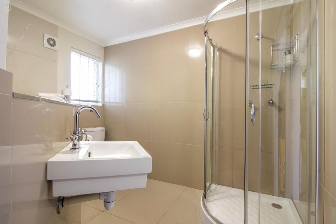 South Villa Guesthouse&Garden Книсна Екстериор снимка