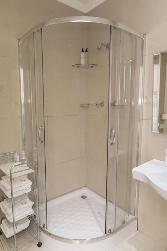 South Villa Guesthouse&Garden Книсна Екстериор снимка