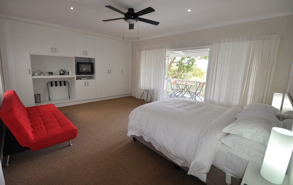 South Villa Guesthouse&Garden Книсна Екстериор снимка